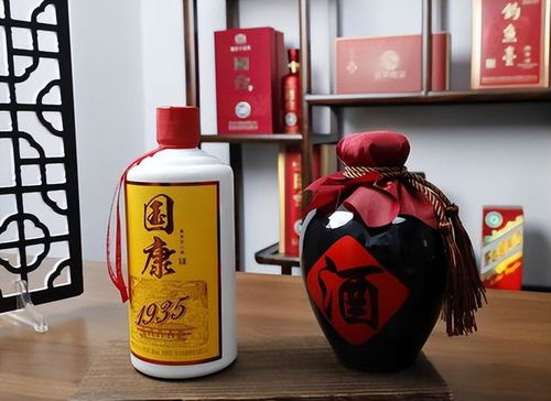 安徽70歲大爺曬藏酒,款款老酒堪稱精品,酒友 老爺子家底夠殷實